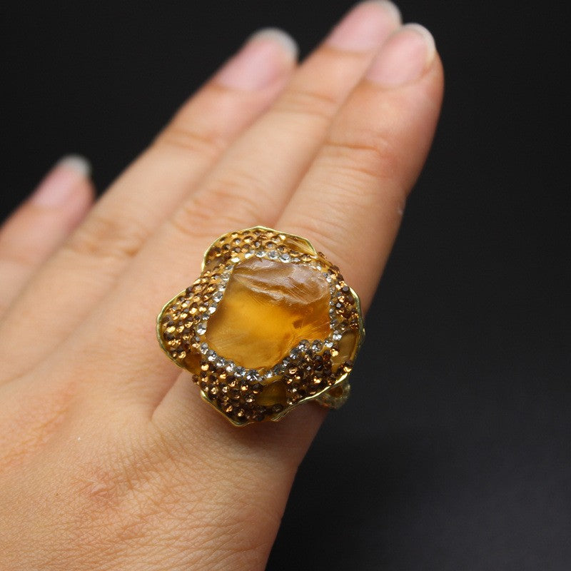 Retro and light luxury style natural amethyst raw stone ring